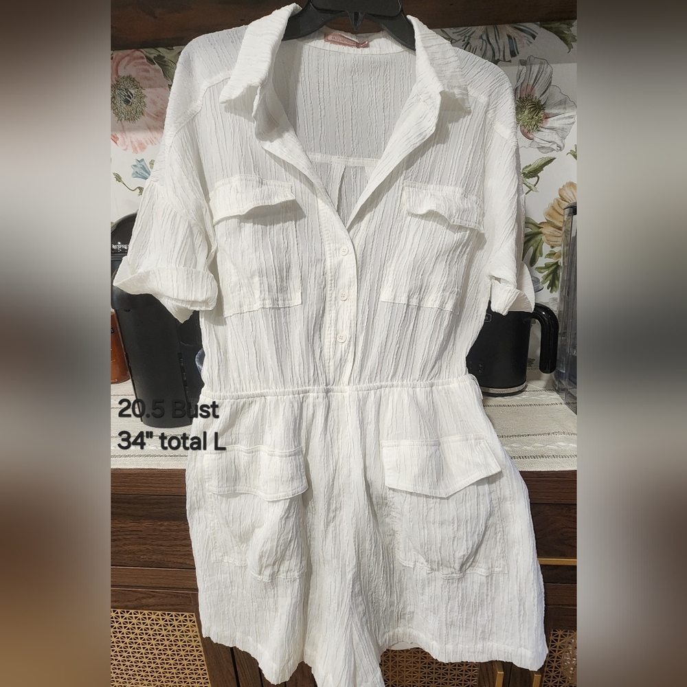 Skylar Rose White Romper. Size MED